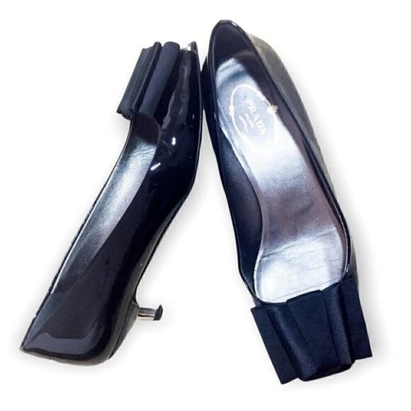 Prada patent leather pump with grosgrain bows Size 38.5 EU inOriginal Box